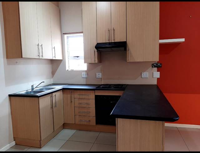 2 BEDROOM TOWNHOUSE RENTED IN SOUTH END
